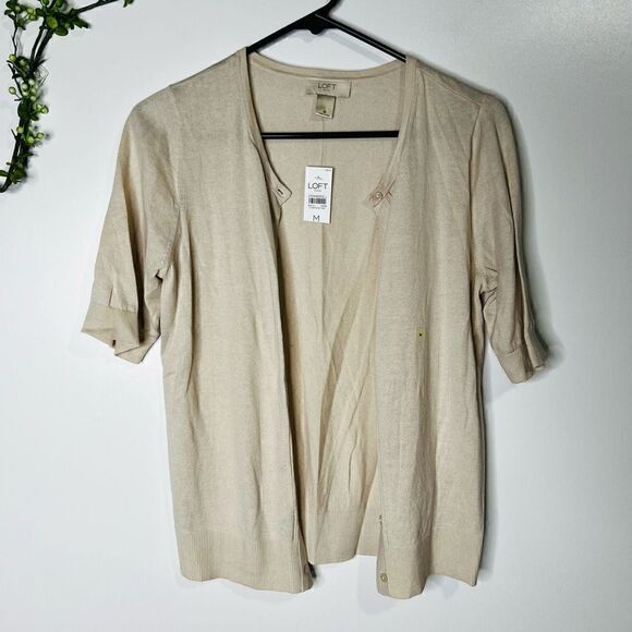 Loft Women's Cream Short Sleeve Buttoned Knitted Sweater Size Medium NWT - Picture 1 of 6